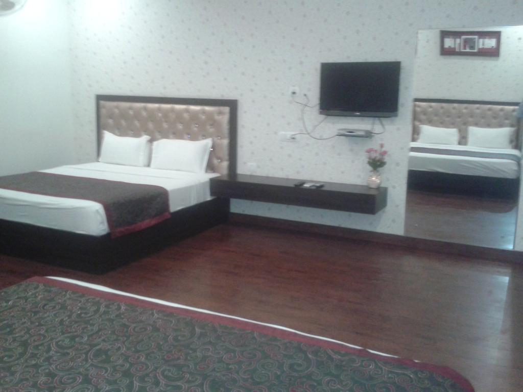 Hotel Krishna International Vrindāvan Værelse billede