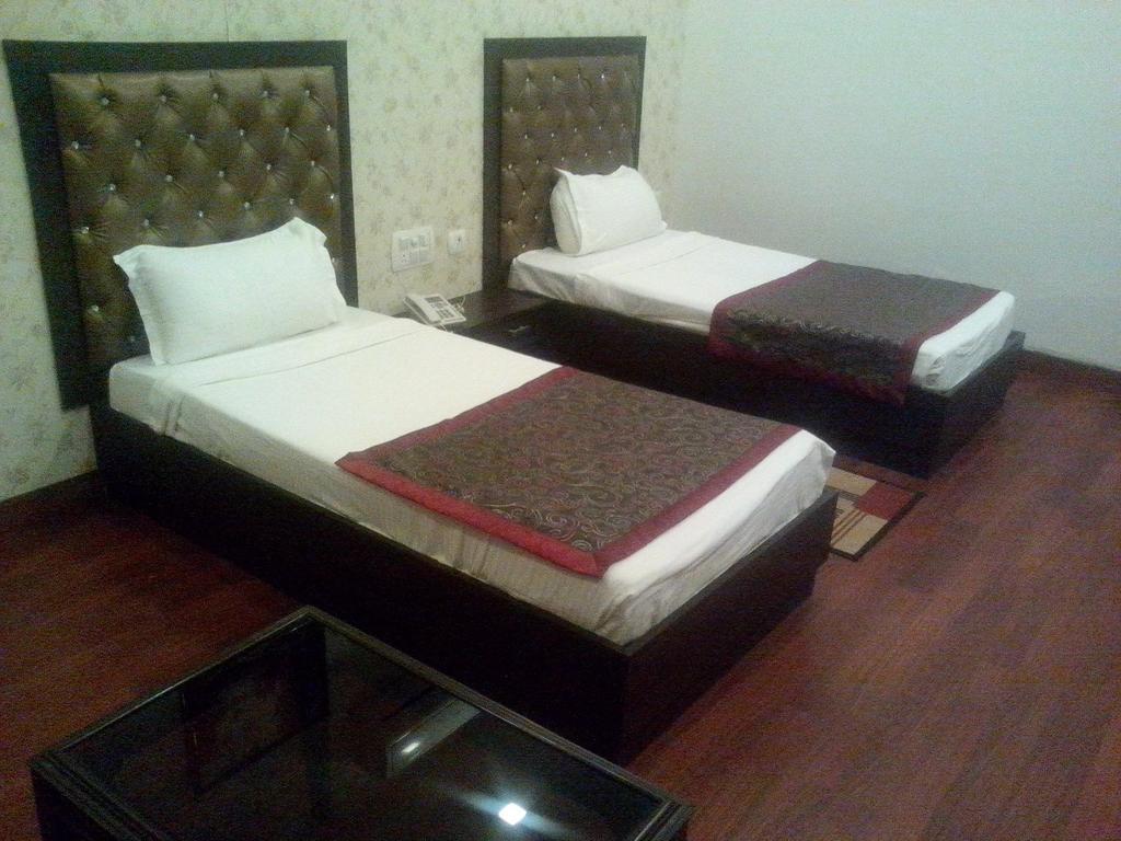 Hotel Krishna International Vrindāvan Værelse billede