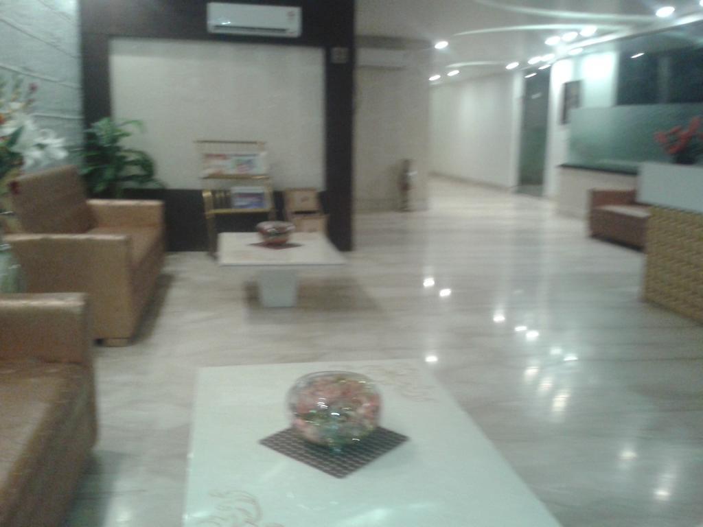 Hotel Krishna International Vrindāvan Eksteriør billede