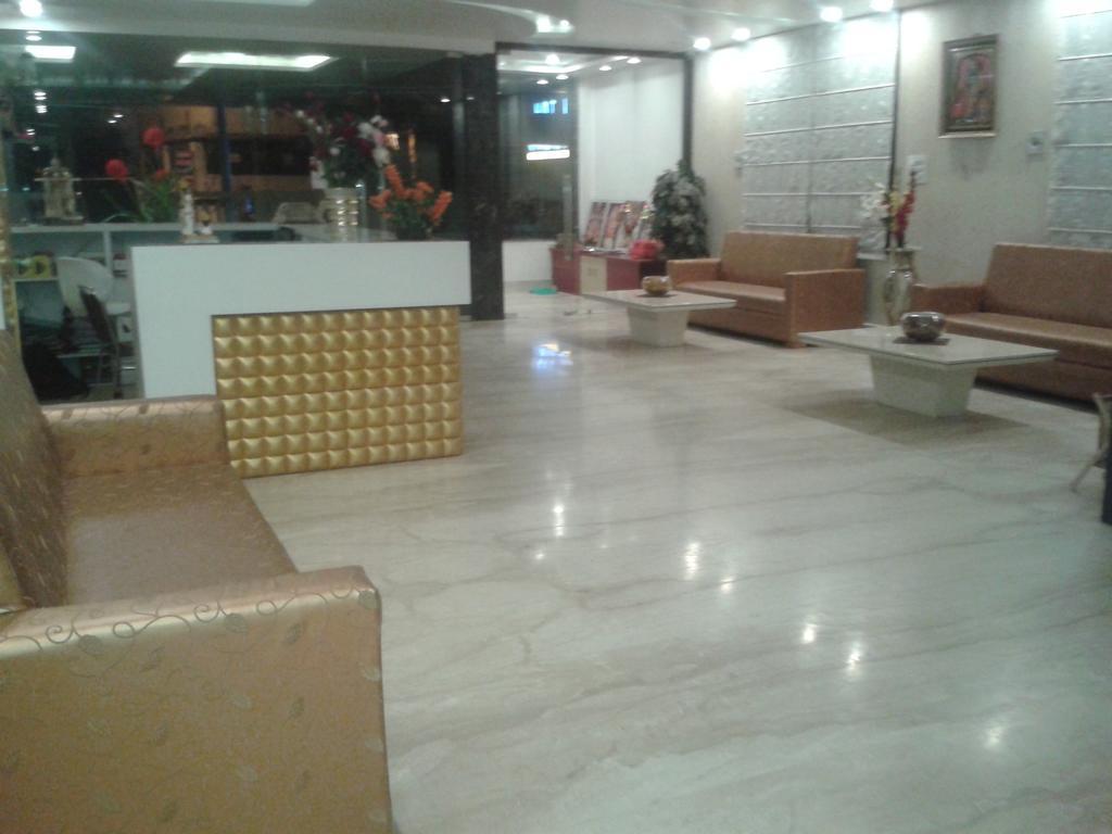 Hotel Krishna International Vrindāvan Eksteriør billede