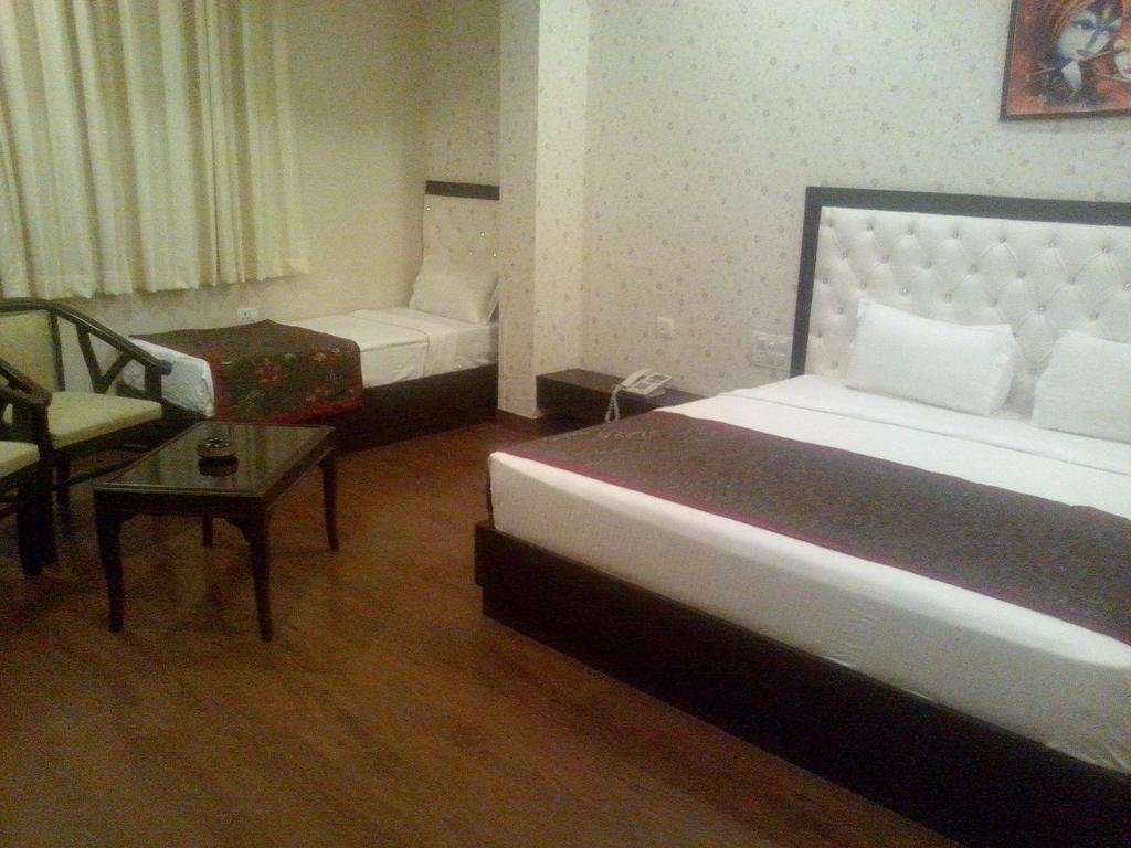 Hotel Krishna International Vrindāvan Værelse billede