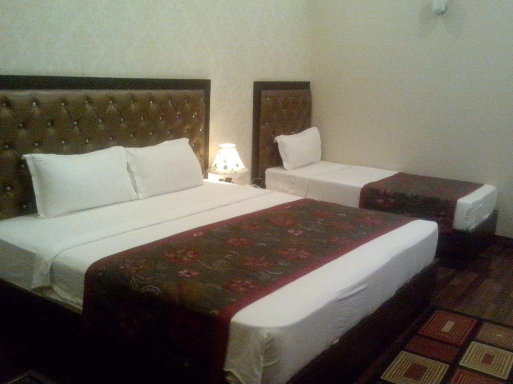 Hotel Krishna International Vrindāvan Værelse billede