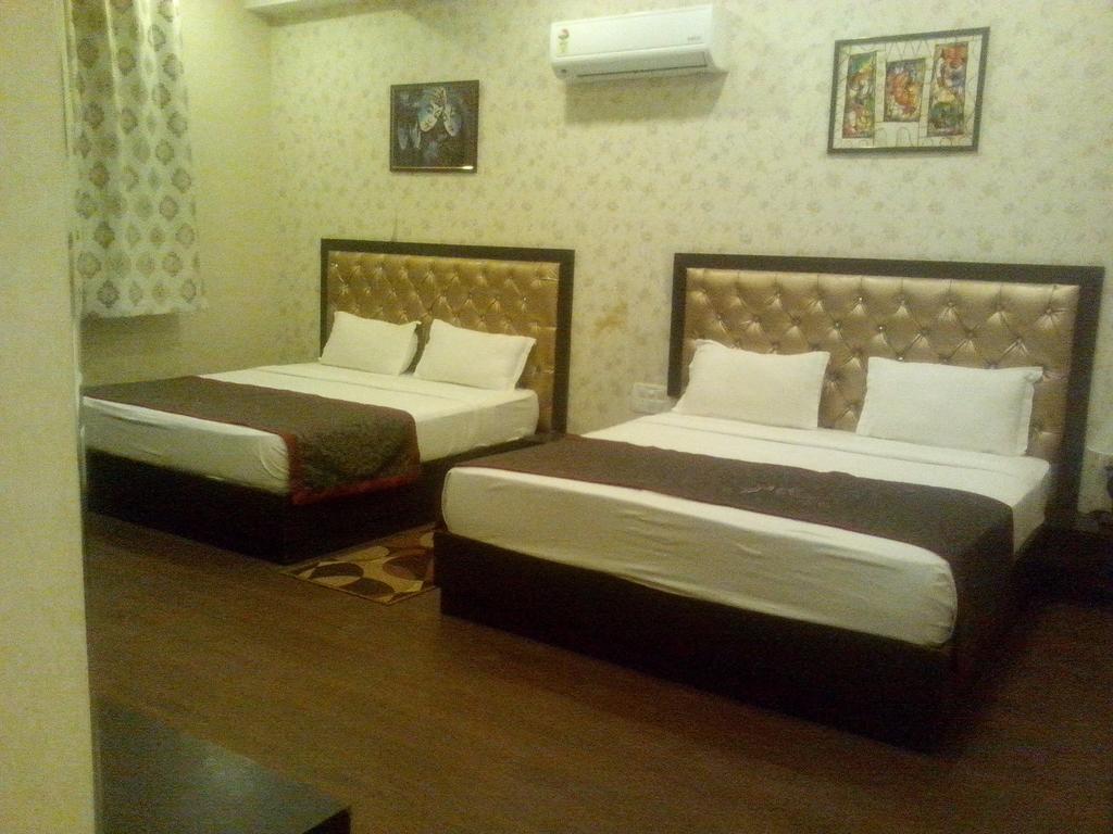 Hotel Krishna International Vrindāvan Værelse billede