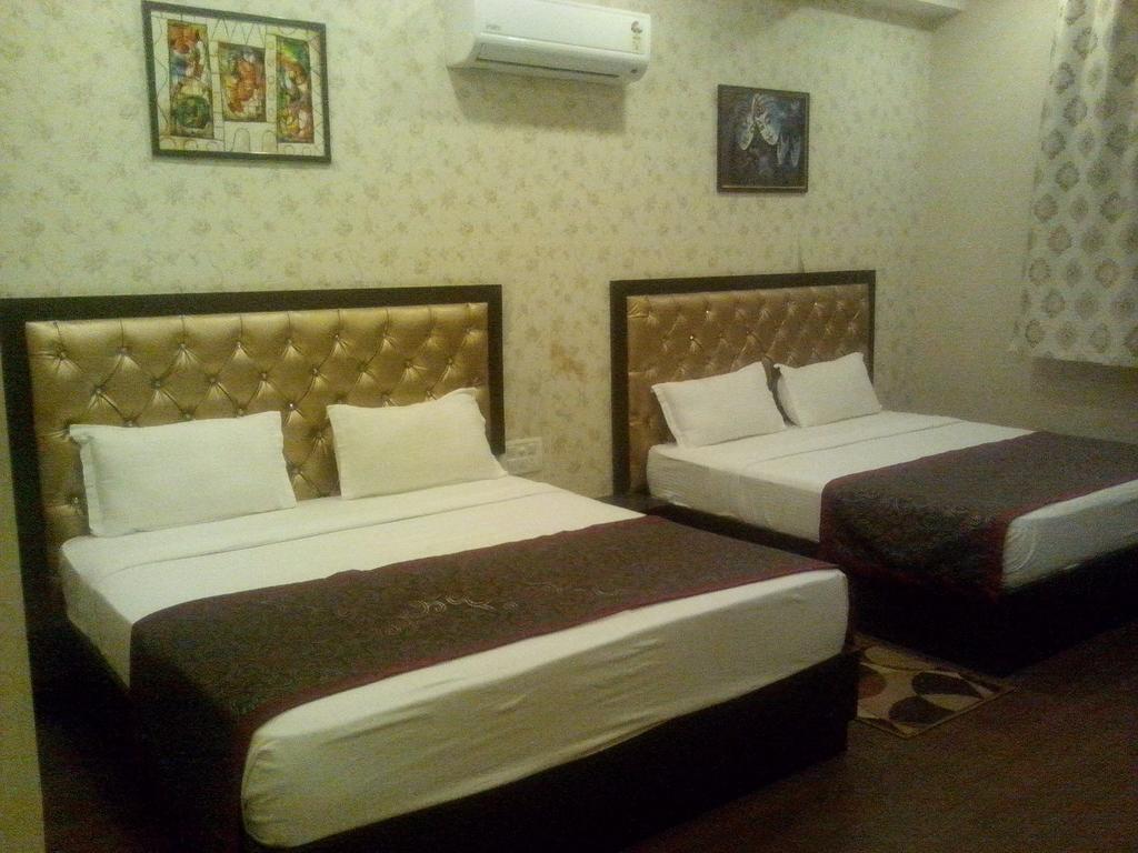 Hotel Krishna International Vrindāvan Værelse billede