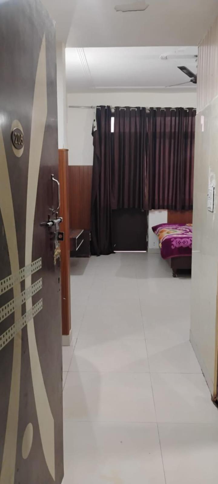 Hotel Krishna International Vrindāvan Eksteriør billede